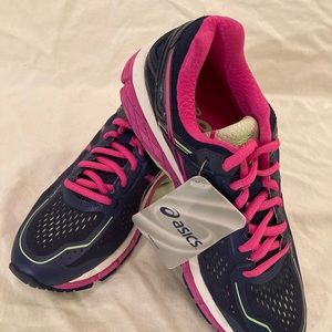 NEW ASICS Women’s Running Shoes- Kayano 22 size 8
